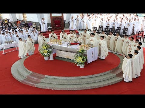 Video Thánh Lễ Truyền Chức Linh Mục tại TGP Huế ngày 22.5.2018