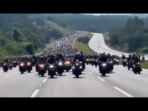 Brasile, Bolsonaro guida la parata dei suoi sostenitori motociclisti a San Paolo