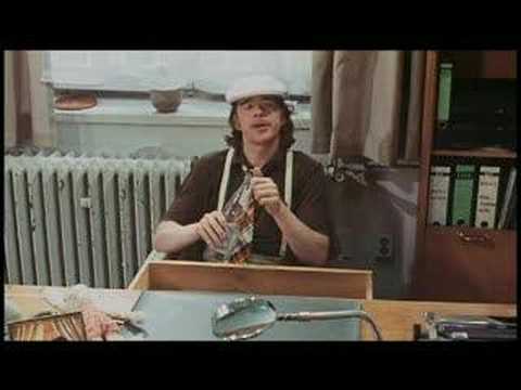 "Ihre Waffe, bitte!"