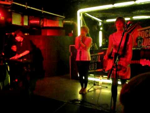 le corps mince de françoise - cool & bored