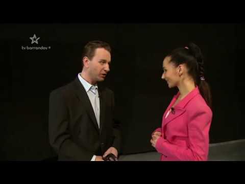 Okamura venčí vepříka u mešity