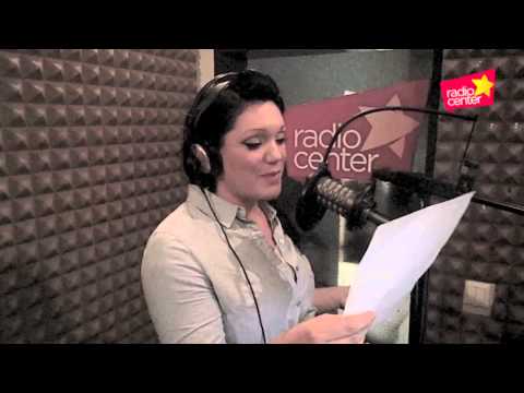 Maja Založnik poje imena politikov