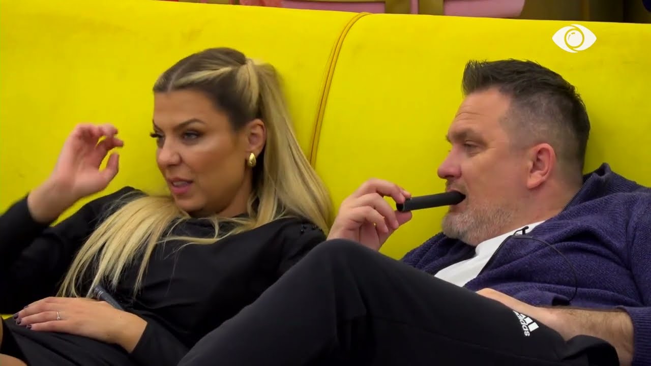 “Pozicionohu sepse je gropë”/ Rike-Julit: Nuk po e gjej dot vendin…