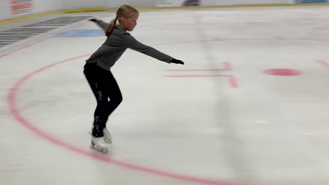 Learn to Skate USA: forward crossovers counter clockwise Basic 4