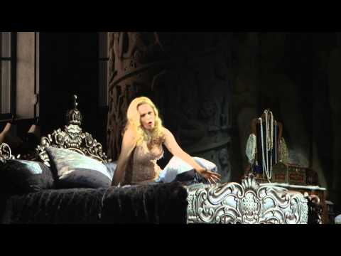 Manon Lescaut: "In quelle trine morbide" (Opolais)