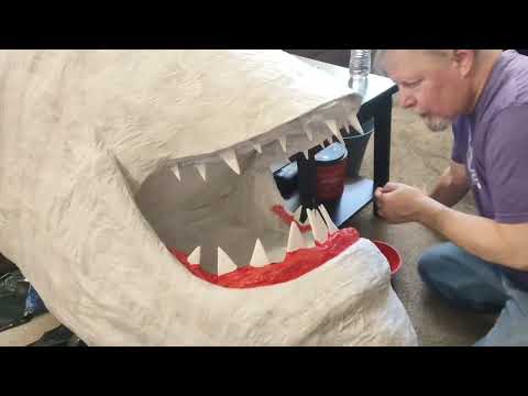 MAKING A LIFE-SIZE PAPER AND CLOTH MACHE GREAT WHITE SHARK HEAD(JAWS)
