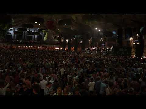 Ein Prosit der Gemütlichkeit im Hofbräu-Festzelt auf dem Münchner Oktoberfest