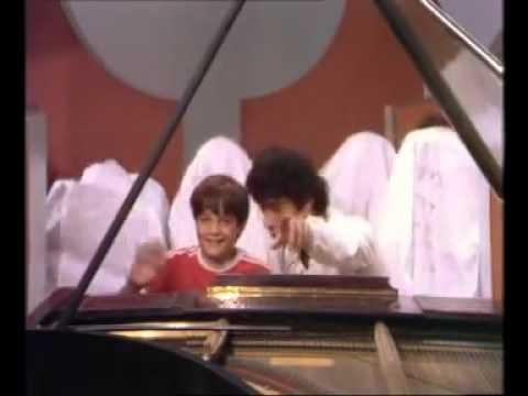 Video thumbnail for Israelim Matzchikim - ישראלים מצחיקים