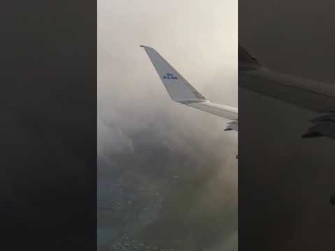 KLM pousando no Aeroporto de Ålesund Vigra