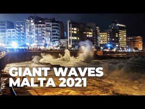 Giant waves in Sliema at night - Stormy October - Malta 2021 🇲🇹