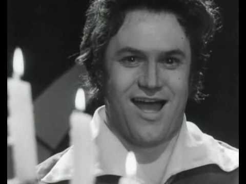 Konstantin Pluzhnikov — La donna e mobile (in Russian)