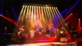 Geri Halliwell - Look At Me (TOTP First Performance) Geri Halliwell - Look At Me (TOTP First Performance)