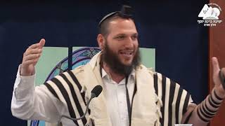 נרות חנוכה שעווה או שמן | הלכה יומית | הרב שחר אימבר (ישיבת ברכת יוסף - אלון מורה) - התמונה מוצגת ישירות מתוך אתר האינטרנט יוטיוב. זכויות היוצרים בתמונה שייכות ליוצרה. קישור קרדיט למקור התוכן נמצא בתוך דף הסרטון