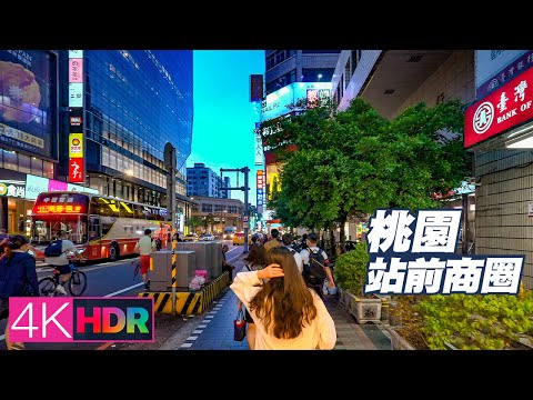 Caminhada Noturna pelo Distrito Comercial em frente à Estação Ferroviária de Taoyuan｜Estação Ferroviária de Taoyuan｜4K HDR