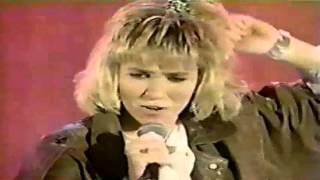 Download lagu Debbie Gibson - Only In My Dreams (Live In Japan) mp3