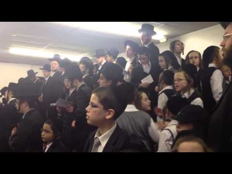 Beginning of the tish with the Toldos Avrohom Yitzchok Rebbe shlite in Manchester