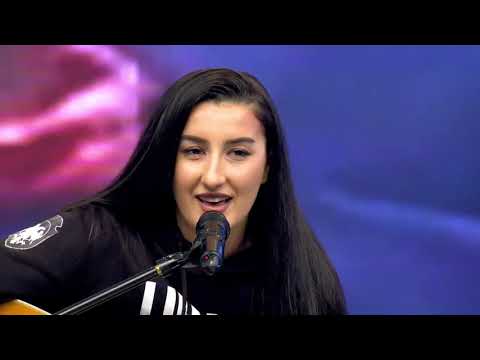 Arbnore Zogjani - Ushtria Çlirimtare (Official Cover-Live)