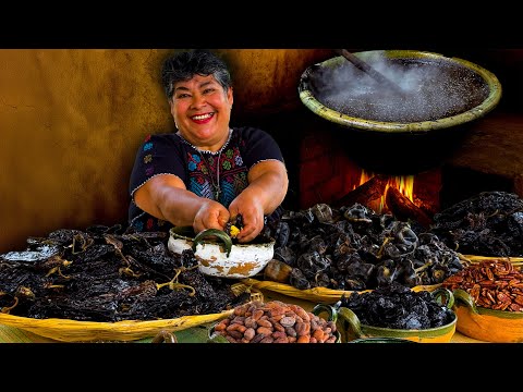 This is how black mole is made for the Day of the Dead in Oaxaca, Mexico | Documentary