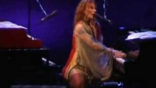 Tori Amos Bells For Her Live