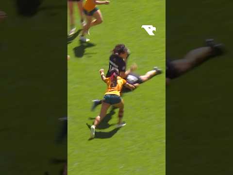 The Portia Woodman-Wickliffe trail of destruction 😳 #rugby #HSBCSVNS
