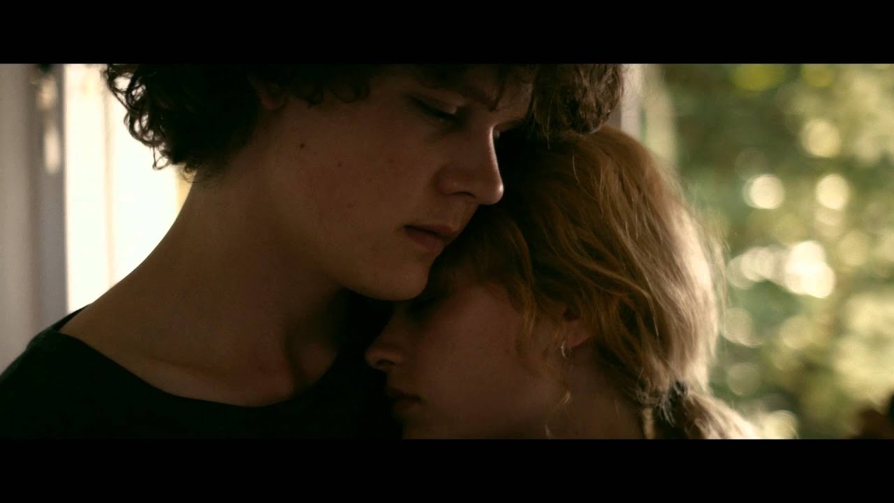 Miniature de la vidéo BANG GANG EXTRAIT 2 - danse Gabriel et George du film Bang Gang (une histoire d'amour moderne)