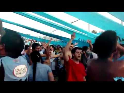 "Hay que loco que estoy por Belgrano!!" Barra: Los Piratas Celestes de Alberdi &bull; Club: Belgrano