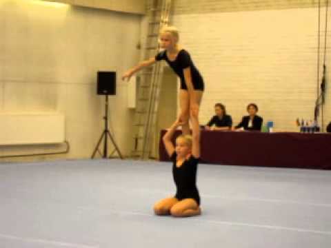 Mona ja Jenny - AKROBAATIKAKOOL