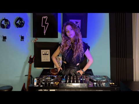 Erika Krall- KRALLING # 36 (Melodic House, Indie Dance, Progressive House, Tech House)