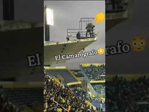 "Que sustó se llevó el Camarógrafo #boca #shorts #viral #futbol #youtubeshorts" Barra: La 12 &bull; Club: Boca Juniors &bull; País: Argentina