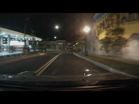 Mädchen bei Unfall aus Fahrzeug geschleudert, nachdem sie versucht hatte, aus dem Auto zu fliehen...