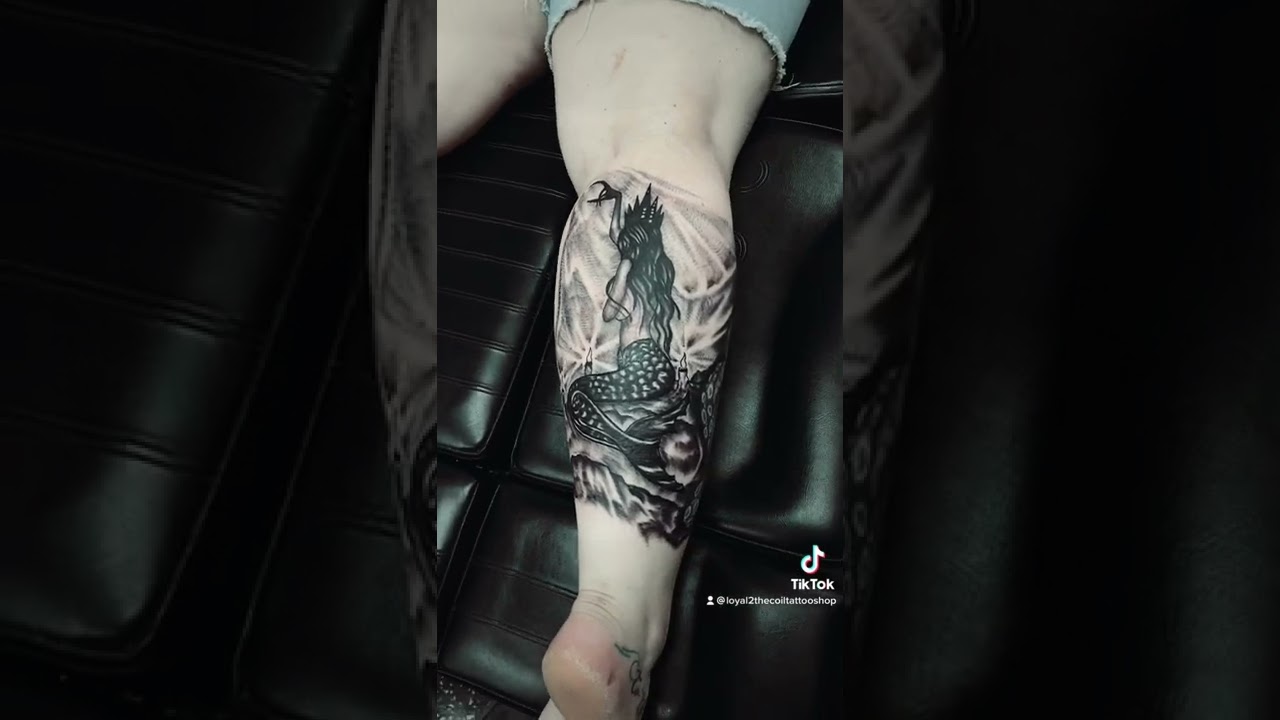 Wicked black and grey siren mermaid 🧜‍♀️ tattoo