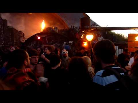 Fusion Hymne 2010 - The takeover of the Bachstelzen Floor (Part1/10)