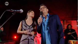 zangeres Eva de Roovere zingt 2011 in Villa Marcel Vanthilt &#39;keizer van de nacht&#39;