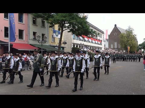 Schützenfest Neuss. Die Parade der St. Hubertus Schützengesellschaft. 2025