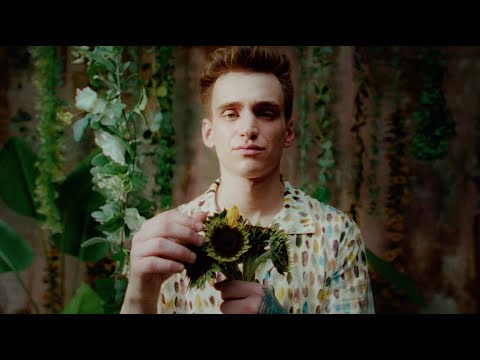 Makari - Closer (Official Music Video)