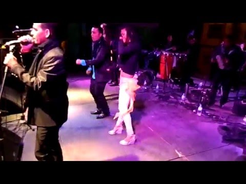 Muñeca - Grupo Bananas VIVO con subtitulos