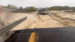 İtalya'da şiddetli kar ve sel: halk mahsur kaldı, altyapı zarar gördü