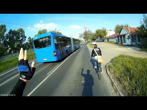 Megvédeném a bicajost de rendes a buszsofőr - I'd protect a cyclist but the bus driver is nice