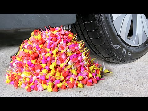 Esmagando Coisas Crocantes e Macias de Carro! Experiência: Carro vs Coca Cola, Fanta, Balões