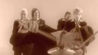 Di Grine Kuzine - Berlin