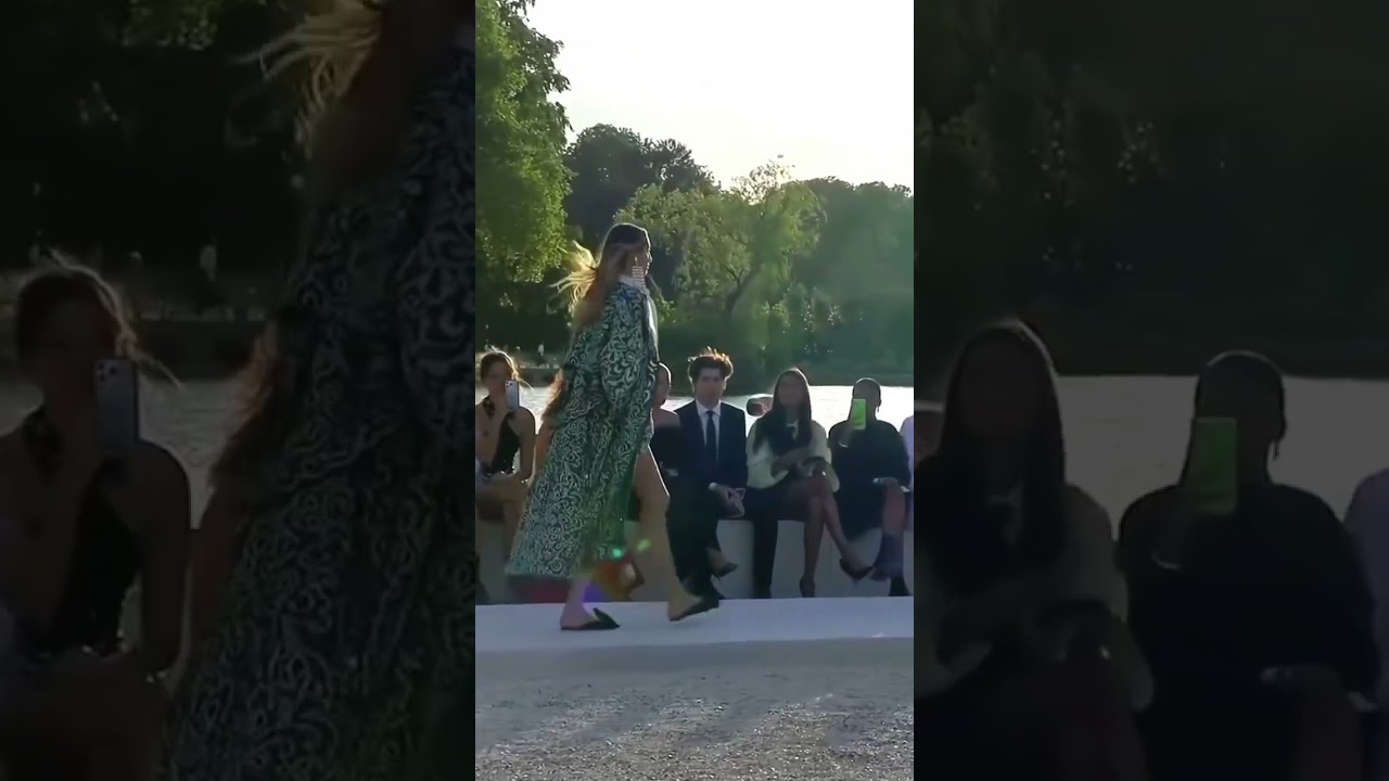 #yasminwijnaldum best for Valentino💚#runway #fashion #shortsviral #feed #foryou #ytshorts #edits