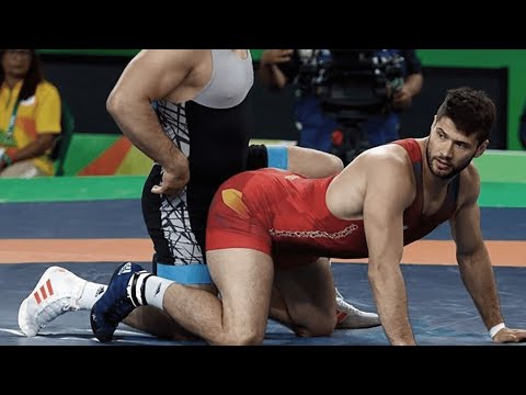 Why wrestlers have to arch their backs when on four
