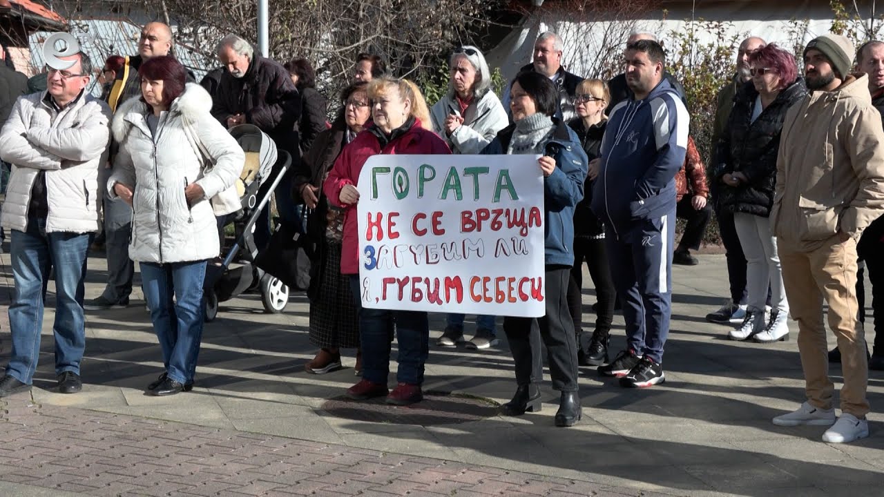 Жители на Смолян протестират срещу изграждането на фотоволтаичен парк