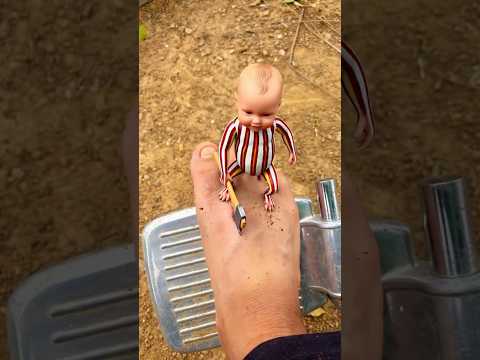 ⁠Monkey helps treat a foot wound caused by a tiny creature! 🐒🦶 #shorts #monkey #creature⁠
