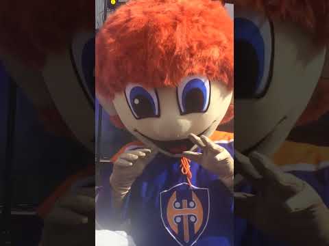 29.4.2023  Tappara Tapsu moikaa ystäviä Tappara  juhlissa Ari Nurmi