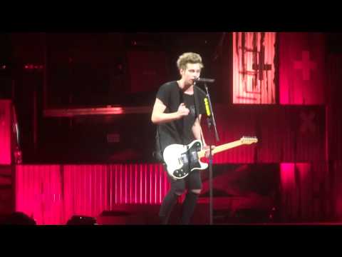 Disconnected - 5 Seconds of Summer (Phoenix, AZ 11/13/14)