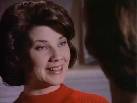 Beverly Hills, 90210 1990s TV trailer still—Peach Pit diner and ensemble cast