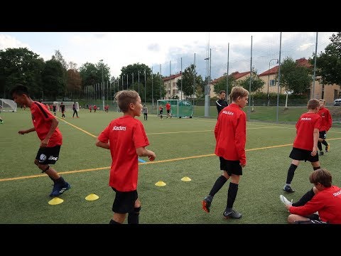 Besöker Sveriges bästa ungdomsakademi | Brommapojkarna P06-1 - Avsnitt #1