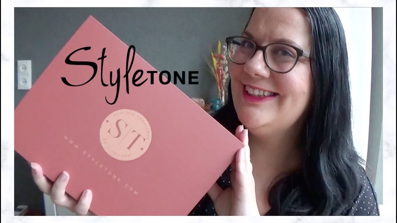 Unboxing Styletone Ultimate Beauty Box December 2021