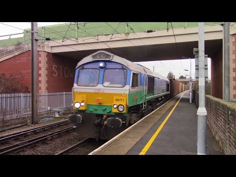 66711 (Sence) Thunders through Stowmarket *two tone*